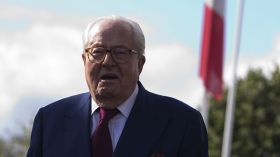 المتطرف لوبان يقترح قطع رؤوس “الإرهابيين المسلمين”