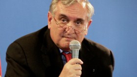 ساركوزي يكلف رافاران بتفكيك القنابل الموقوتة بين فرنسا والجزائر