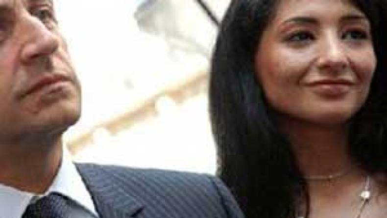 تقرير فرنسي حول ابنة الحركي التي دخلت الجزائر بفخر( فيديو )