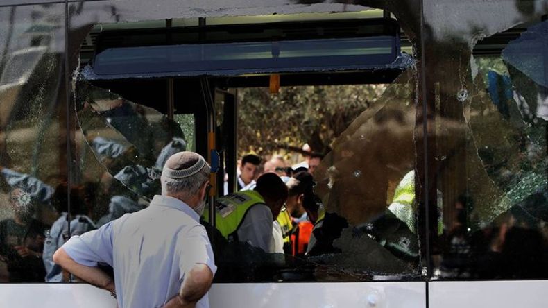 إسرائيلي يطعن آخراً ظناً منه أنه فلسطيني