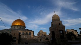 عشرات المستوطنين يقتحمون الأقصى