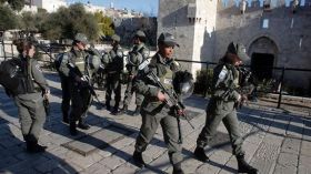 الاحتلال يغلق بلدة في الضفة الغربية غداة عملية القدس