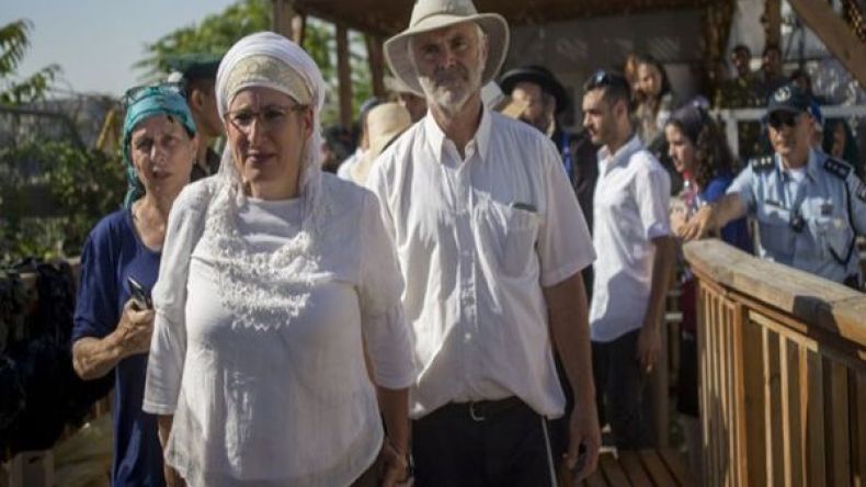 المستوطنون يؤبنون قتيلة إسرائيلية في باحات الأقصى