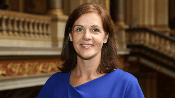 على خُطى لي سميث