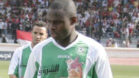 الكامروني جود يتلاسن مع زعيم بسبب تذكرة سفر