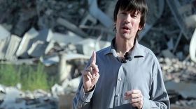 “داعش” يستغل صحفي بريطاني أسير لديه في تصوير فيديو دعائي