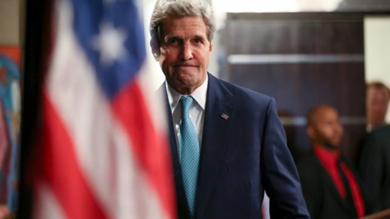 كيري يصل إلى الصومال في زيارة لم يعلن عنها مسبقاً