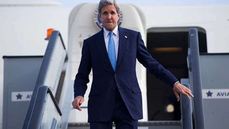 كيري يلتقي مسؤولين بوزارة الخارجية دعوا إلى شن ضربات ضد نظام الأسد