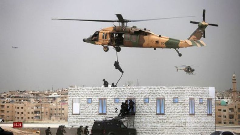 سقوط مروحية تابعة للأمن الأردني ومقتل طيارها