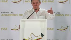 الحكومة الكولومبية توقع اتفاق سلام مع متمردي “فارك”