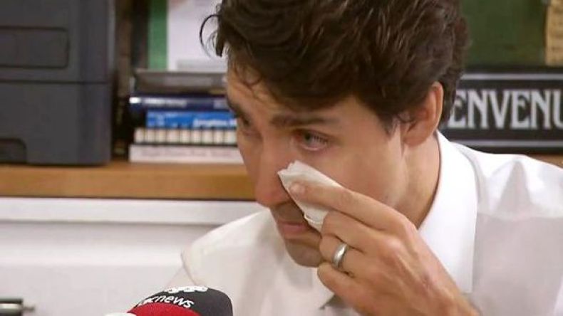 لماذا بكى ترودو أمام لاجئين سوريين في كندا؟