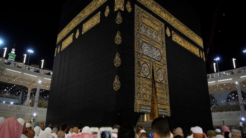 غسل الكعبة المشرفة بماء زمزم