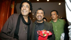 خالد يُحّمل إسرائيل مسؤولية الفتنة ومحمد منير يدعو لحفل آخر بالجزائر