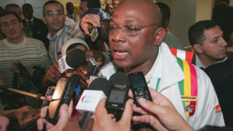 كيشي  ينجو  بأعجوبة  من  الإقالة ..  ويتوّعد  الجزائر