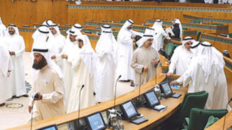 امير الكويت يقبل استقالة وزير الداخلية