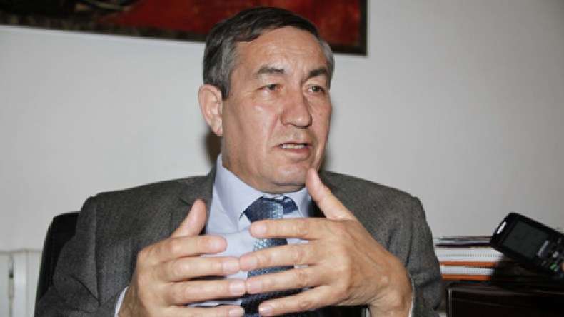 يحاكمون من سرق قلما ويتركون من نهب اليلد !