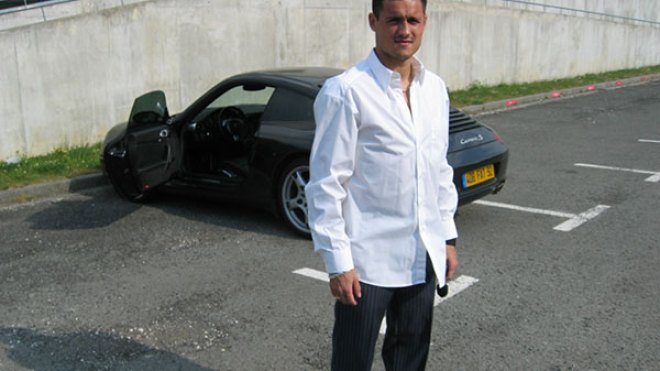 زياني يوقّع لنادي عجمان الإماراتي لموسم واحد قابل للتجديد