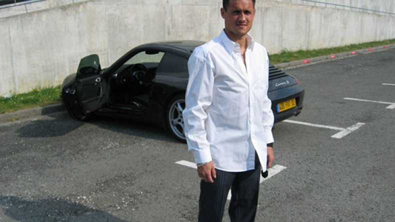 زياني يوقّع لنادي عجمان الإماراتي لموسم واحد قابل للتجديد