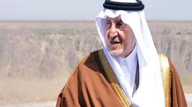 أمير سعودي يحذر إيران من استخدام القوة ضد بلاده