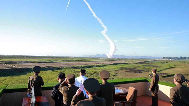 كوريا الشمالية تجري تجربة صاروخية جديدة