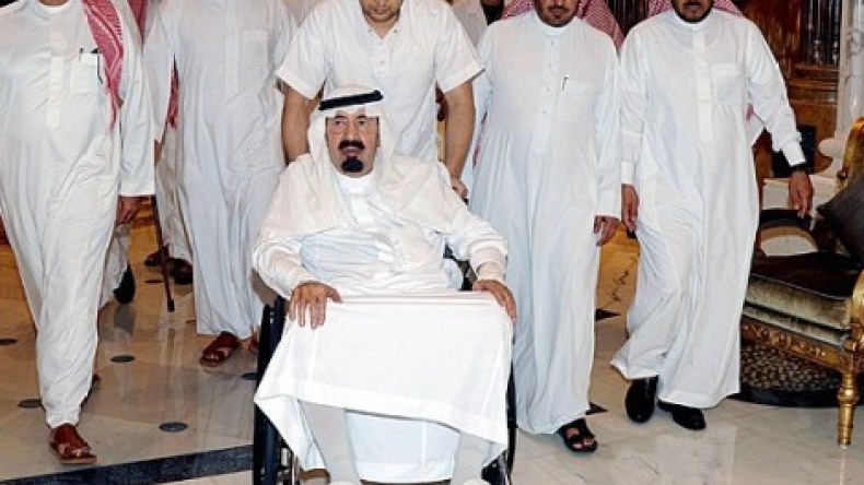 العاهل السعودي يعالج من التهاب رئوي