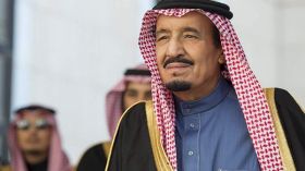 الملك سلمان: ندعو الآخرين إلى عدم التدخل في شؤوننا
