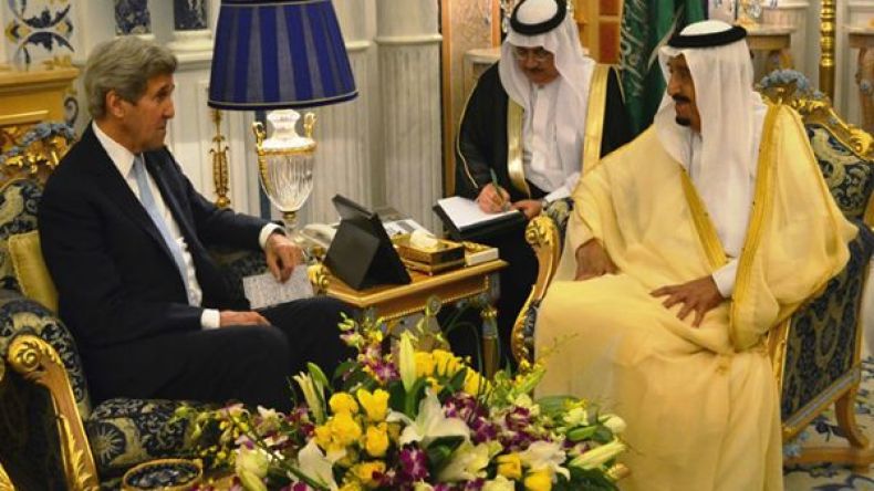 الملك سلمان يجتمع مع كيري لبحث الملف السوري