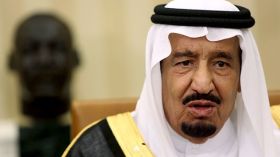 ملك السعودية يصل القاهرة في أول زيارة رسمية لمصر