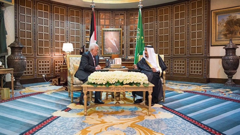 الملك سلمان يستقبل محمود عباس