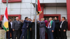 الأكراد يرفعون علمهم على المباني الرسمية في كركوك
