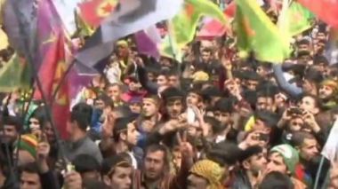 أكراد تركيا يحتفلون بعيد “النيروز”