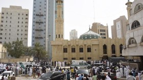 الكويت تعتقل مشتبهاً بهم في تفجير مسجد للشيعة