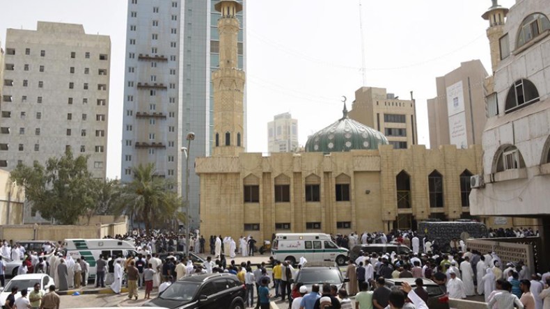 الكويت تعتقل مشتبهاً بهم في تفجير مسجد للشيعة