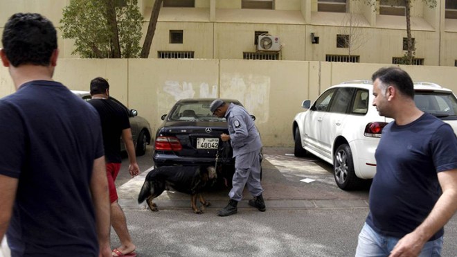 الكويت تعتقل ضابطي شرطة في حملة ضد المتشددين