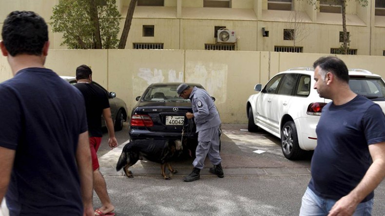 الكويت تعتقل ضابطي شرطة في حملة ضد المتشددين
