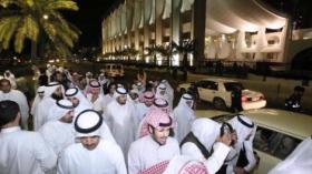 الشرطة الكويتية تفرق تظاهرة للمعارضة أمام البرلمان