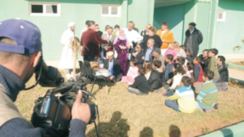 “عمارة الحاج لخضر” تعد بمهرجان للضحك على مدار 30 يوما