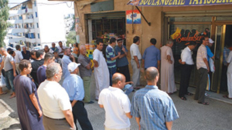 السحب الفوري لسجلات التجار و الخبازين الذين يغلقون محلاتهم يوم العيد