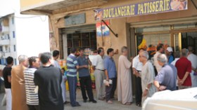 مدن ميتة و”معارك”طاحنة للظفر بالخبز والحليب يومي العيد