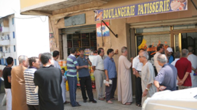 مدن ميتة و”معارك”طاحنة للظفر بالخبز والحليب يومي العيد