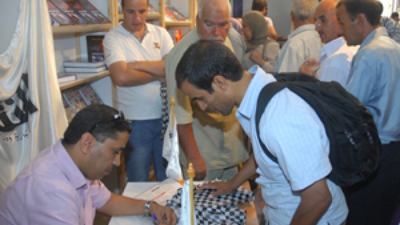 محمد يعقوبي.. يوقع “ليلة رعب في القاهرة” للقراء