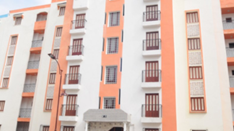 مهلة  ستة  أشهر  لدفع  إيجار  السكنات  والمحلات  أو  الطرد