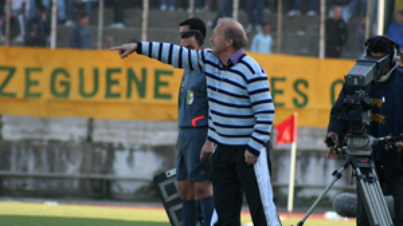 توتر العلاقة بين لانغ ولاعبي القبائل