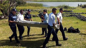 عامل نظافة في فرنسا يجد حطام الطائرة الماليزية المختفية!