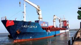 سفينة مساعدات تركية متوجهة إلى غزة تصل إلى ميناء أسدود