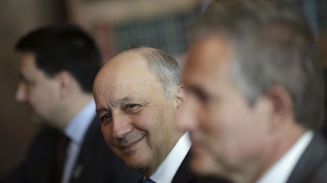 فابيوس يتراجع عن تصريحه عن إمكانية التعاون مع الجيش السوري