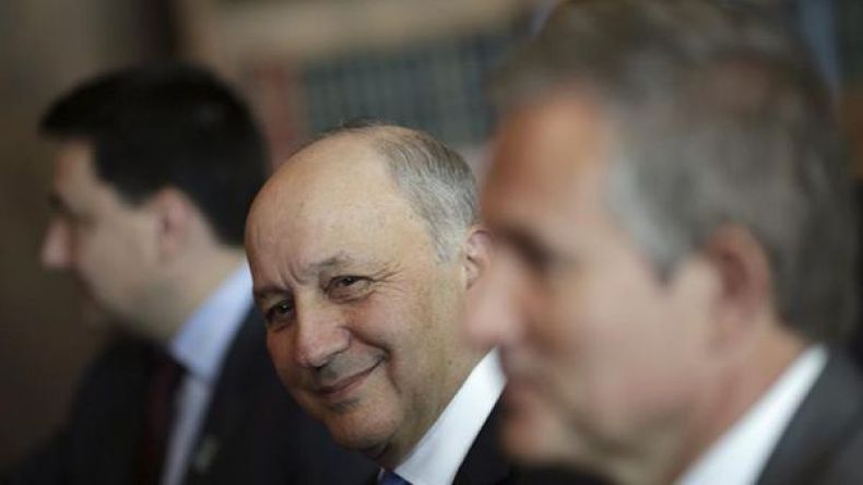 فابيوس يتراجع عن تصريحه عن إمكانية التعاون مع الجيش السوري