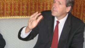 “لدينا أمل كبير في حضور الرئيس بوتفليقة”