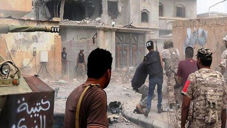 القوات الليبية تحرر 14 مدنياً من “داعش” في سرت