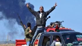 رجال الاستخبارات البريطانية في ليبيا لحماية السراج ورشوة قيادات قبلية